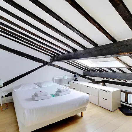 Parisian Charm In The Heart Of The Marais ! Paris