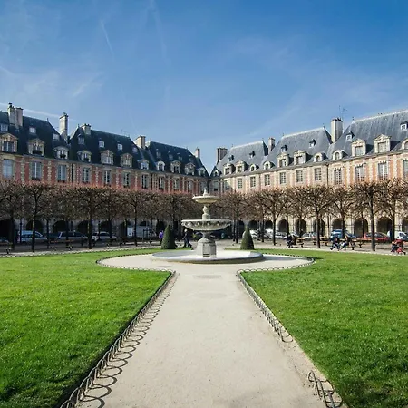 Apartment Parisian Charm In The Heart Of The Marais !